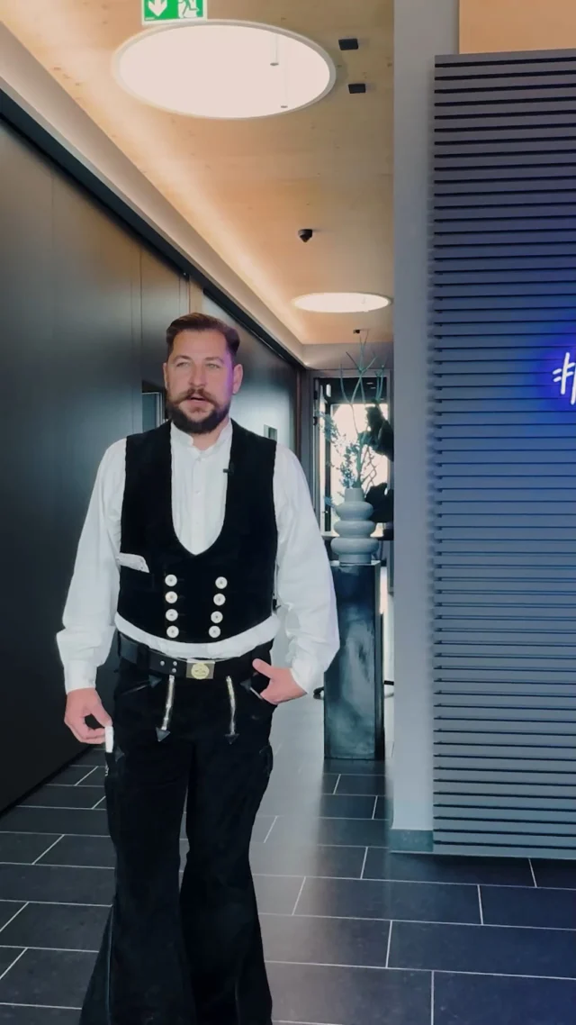 Polyrack Tower – 6 Stockwerke Innovation aus Holz. 🌲🏢

Die POLYRACK TECH-GROUP baut in Straubenhardt ein Mehrzweckgebäude in moderner Holzhybridbauweise.

Timo Großmann von @holzbau_grossmann erläutert die Vorteile der Holzbauweise und warum man sich bewusst für #hbwCLT entschieden hat.

Bauherr: @polyrack_karriere 
Architektur: @morlock.architekten 
Tragwerksplanung: @harreringenieure 
Holzbau: @holzbau_grossmann
Brettsperrholz: @holzbauwerk_schwarzwald 

#Polyrack #PolyrackTower #Holzbau #Holzhybrid #CLT #Schwarzwaldholz #NachhaltigBauen #InnovationImHolzbau #CLT #hbwCLT #Architektur